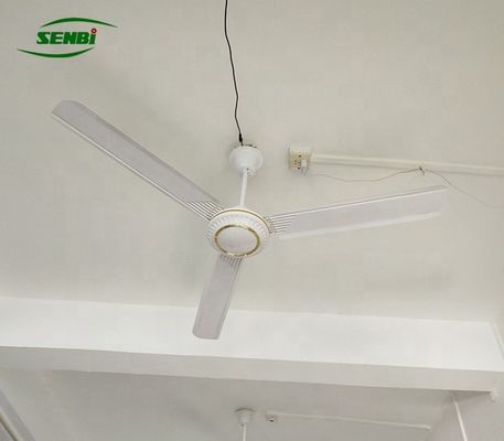 Ventilatore da soffitto solare telecomandato di CC, consumo basso del ventilatore da soffitto di 3 pale